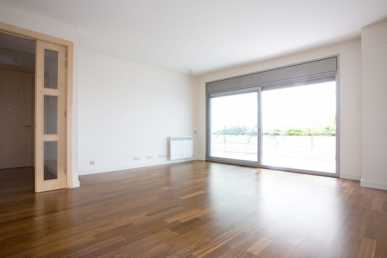 Photo: Rents 4 bedrooms apartment 125 m2 (1,345 ft2)