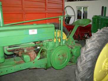 Photo: Sells Agricultural vehicle JOHN DEERE - B TRICICLO