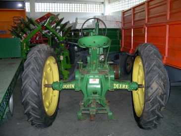 Photo: Sells Agricultural vehicle JOHN DEERE - B TRICICLO
