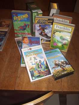 Photo: Sells 11 VHS Adventure and Action - For children - SPIDERMAN-EXCALIBUR-CONTES DE GRIMM-FRANKLIN-ETC..