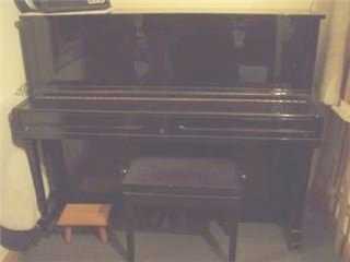 Photo: Sells Upright / vertical piano YOUNG CHANG - YOUNG CHANG NEGRO