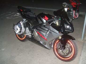 Photo: Sells Motorbike 600 cc - HONDA - CBR