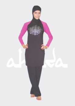 Photo: Sells Clothing Women - AHIIDA